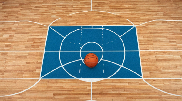 室内篮球场馆地板与篮筐，篮球赛事解决方案配图